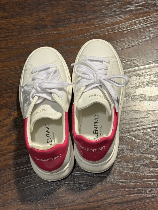 Valentino White Leather Low-Top Sneakers with Pink Heel Tab, Like New, Sz 7 - Picture 5 of 16